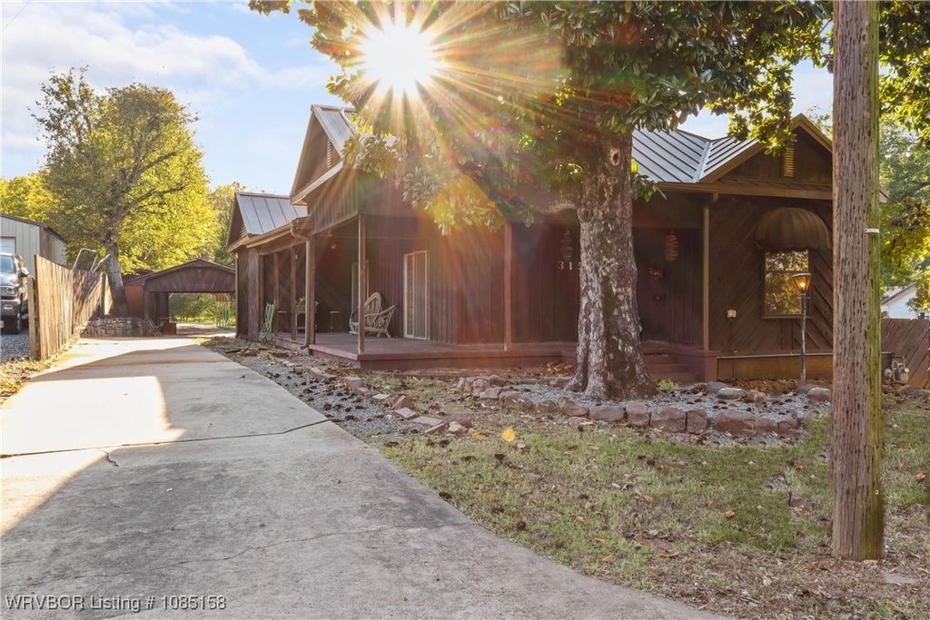 315 College Avenue, Poteau, OK 74953