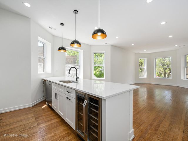 1633 N Francisco Avenue 2, Chicago, IL 60647