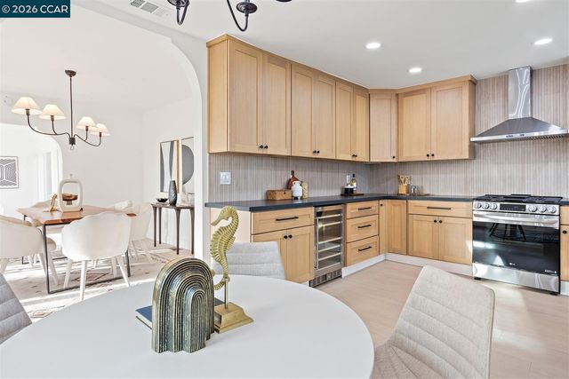 6055 Majestic Ave, Oakland, CA 94605