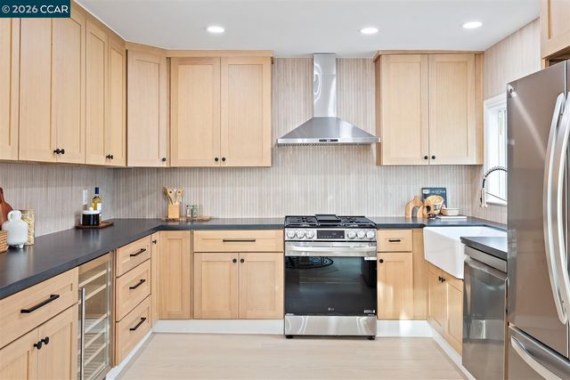 6055 Majestic Ave, Oakland, CA 94605