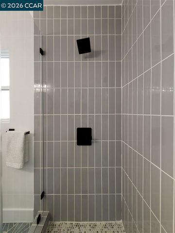 6055 Majestic Ave, Oakland, CA 94605