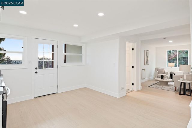 6055 Majestic Ave, Oakland, CA 94605