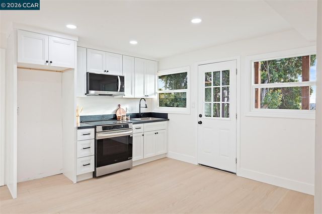 6055 Majestic Ave, Oakland, CA 94605