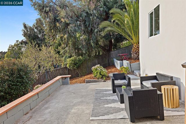 6055 Majestic Ave, Oakland, CA 94605