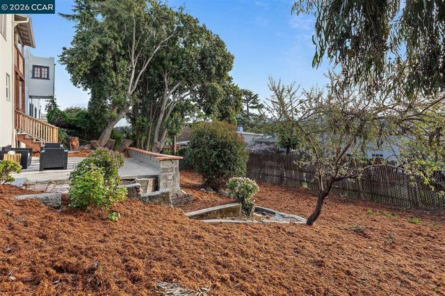 6055 Majestic Ave, Oakland, CA 94605