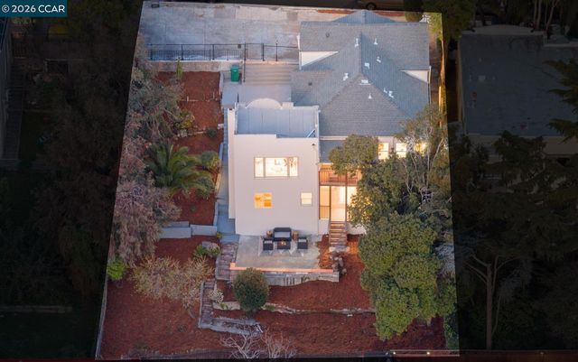 6055 Majestic Ave, Oakland, CA 94605