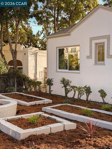 6055 Majestic Ave, Oakland, CA 94605