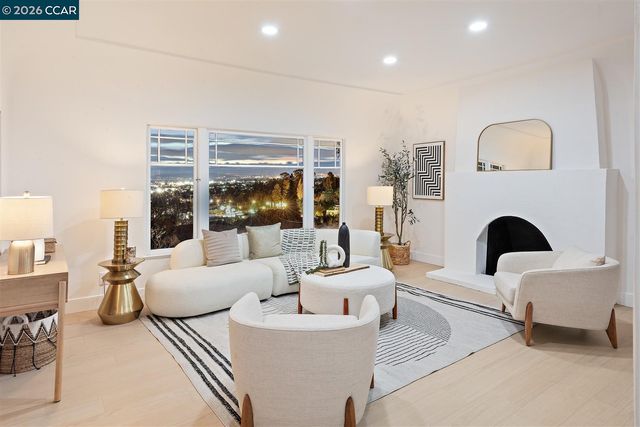 6055 Majestic Ave, Oakland, CA 94605