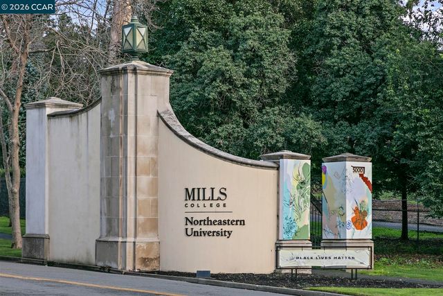 6055 Majestic Ave, Oakland, CA 94605