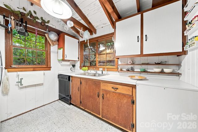 6354 Gingercake Road, Newland, NC 28657