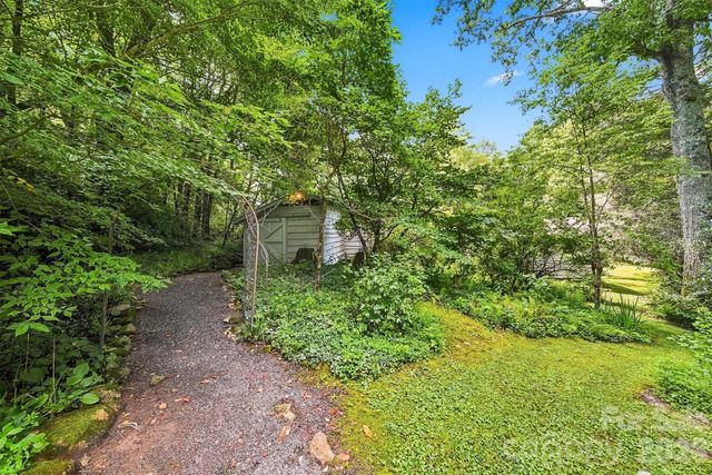 6354 Gingercake Road, Newland, NC 28657