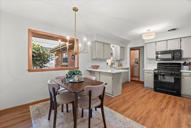 2507 S Chicago AVENUE, South Milwaukee, WI 53172