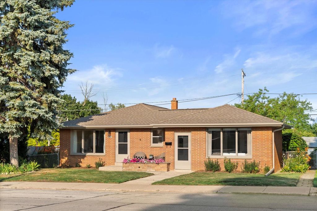 2507 S Chicago AVENUE, South Milwaukee, WI 53172