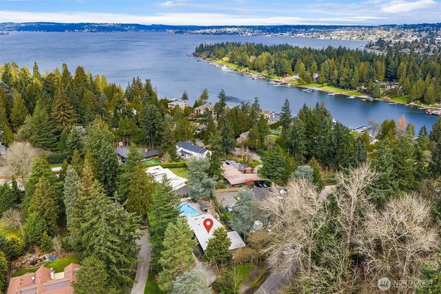7640 NE 32nd Street, Medina, WA 98039