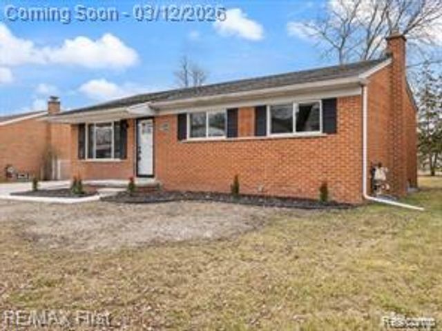 22600 Edgewater Street, St. Clair Shores, MI 48082