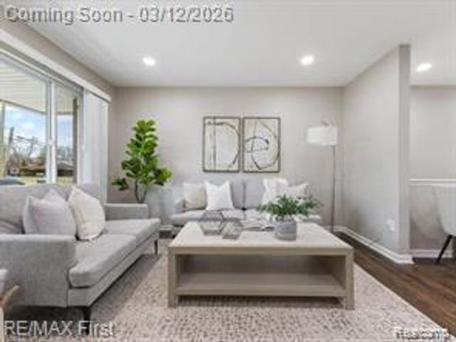 22600 Edgewater Street, St. Clair Shores, MI 48082