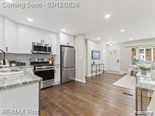 22600 Edgewater Street, St. Clair Shores, MI 48082