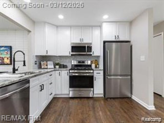 22600 Edgewater Street, St. Clair Shores, MI 48082