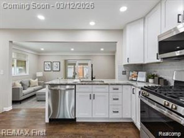 22600 Edgewater Street, St. Clair Shores, MI 48082