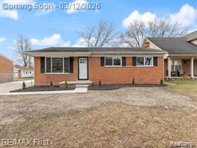 22600 Edgewater Street, St. Clair Shores, MI 48082