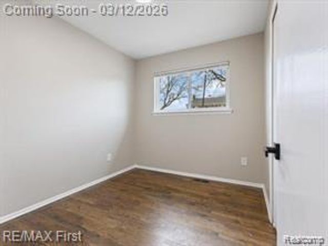 22600 Edgewater Street, St. Clair Shores, MI 48082