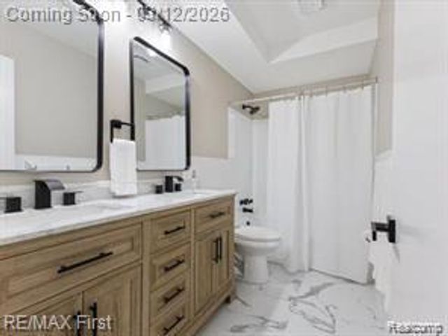 22600 Edgewater Street, St. Clair Shores, MI 48082