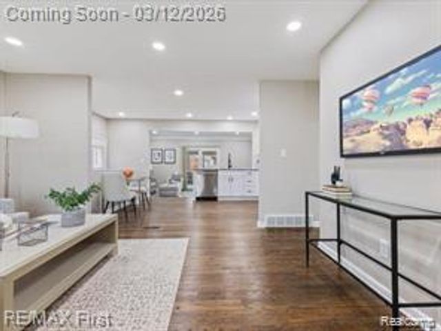 22600 Edgewater Street, St. Clair Shores, MI 48082