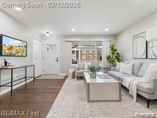 22600 Edgewater Street, St. Clair Shores, MI 48082