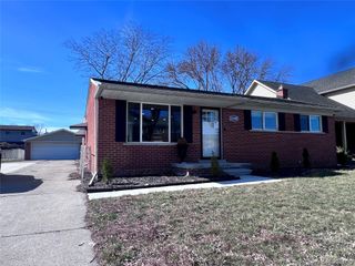 22600 Edgewater Street, St. Clair Shores, MI 48082