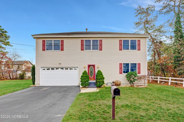 732 Wellington Avenue, Toms River, NJ 08757