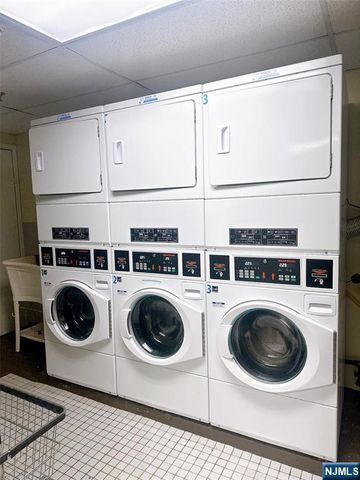 250 Broad Avenue 4D, Leonia, NJ 07605