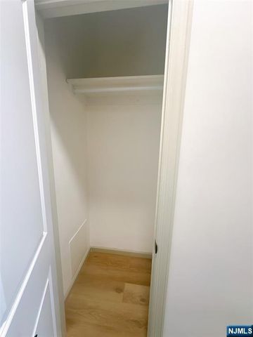 250 Broad Avenue 4D, Leonia, NJ 07605