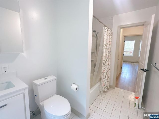 250 Broad Avenue 4D, Leonia, NJ 07605