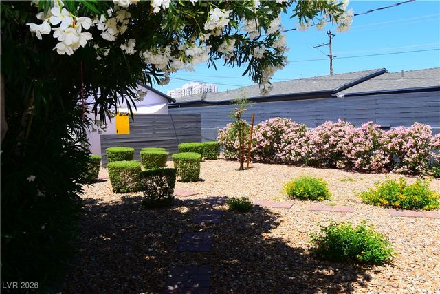 308 South 10th Street 1, Las Vegas, NV 89101