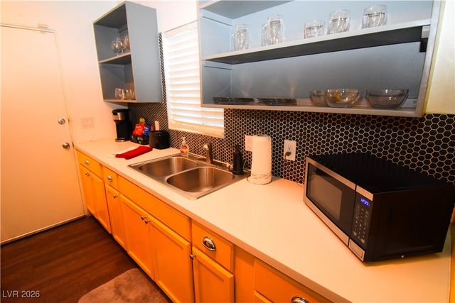 308 South 10th Street 1, Las Vegas, NV 89101