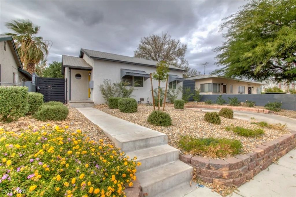 308 South 10th Street 1, Las Vegas, NV 89101