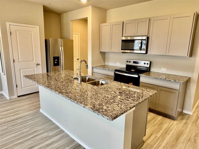 135 Cinnabar LN 3, Kyle, TX 78640