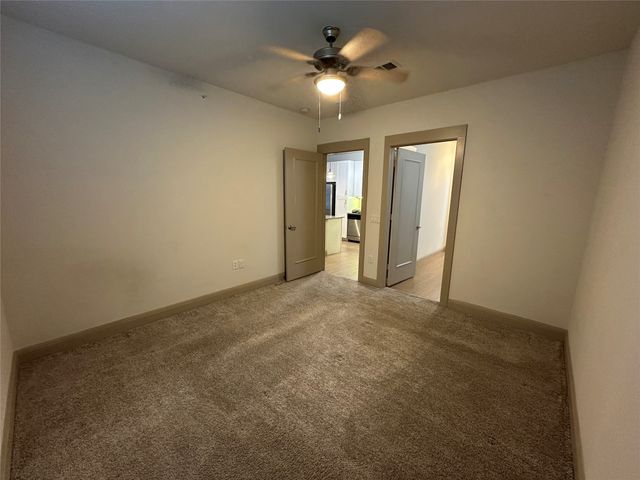 801 N Bishop Avenue 1-205, Dallas, TX 75208