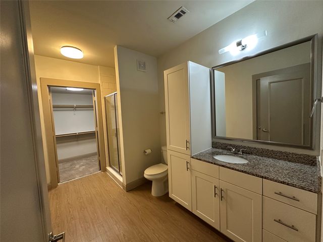 801 N Bishop Avenue 1-205, Dallas, TX 75208