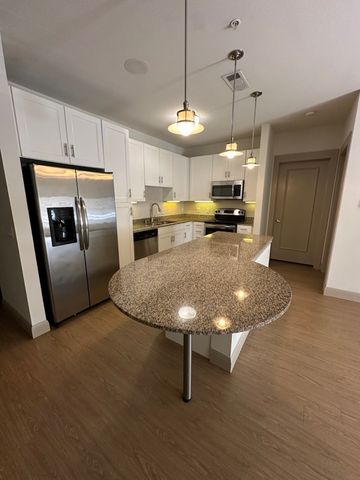 801 N Bishop Avenue 1-205, Dallas, TX 75208