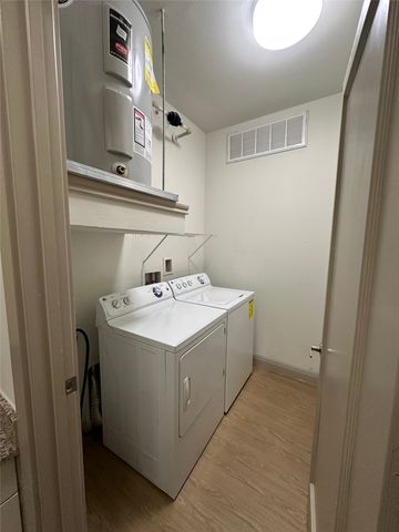 801 N Bishop Avenue 1-205, Dallas, TX 75208