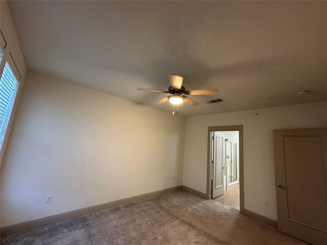 801 N Bishop Avenue 1-205, Dallas, TX 75208