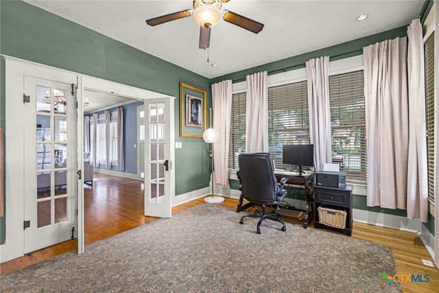 390 S Guenther Avenue, New Braunfels, TX 78130