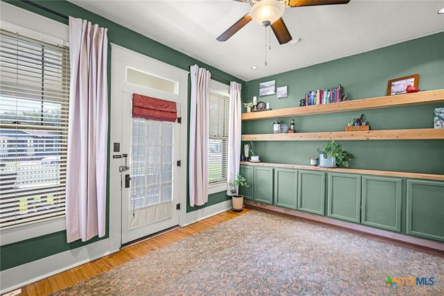 390 S Guenther Avenue, New Braunfels, TX 78130