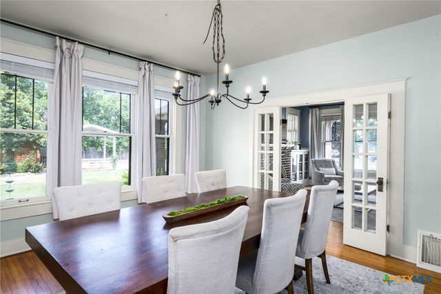 390 S Guenther Avenue, New Braunfels, TX 78130