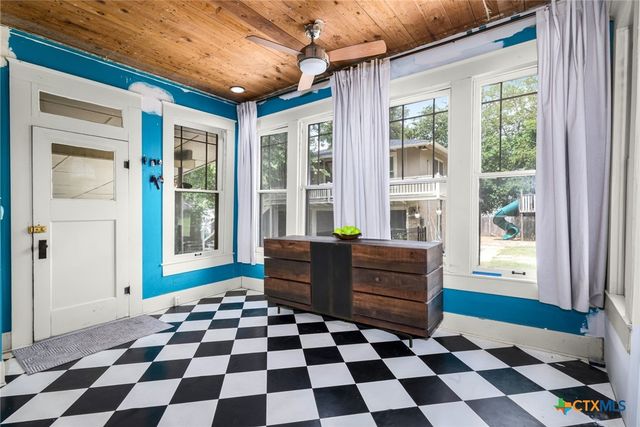 390 S Guenther Avenue, New Braunfels, TX 78130