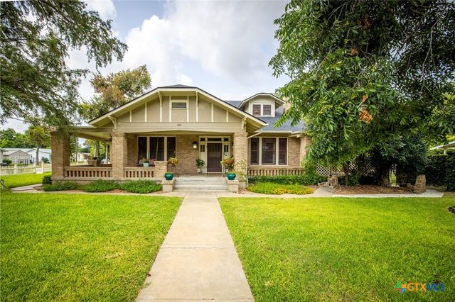390 S Guenther Avenue, New Braunfels, TX 78130