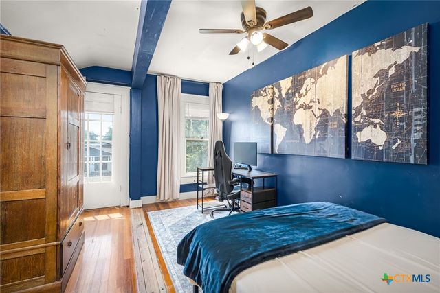 390 S Guenther Avenue, New Braunfels, TX 78130