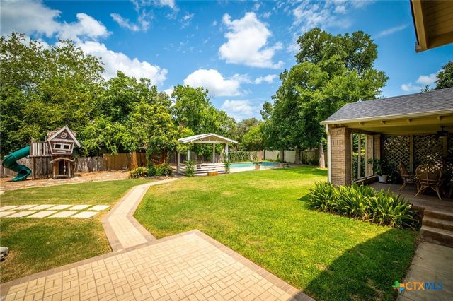 390 S Guenther Avenue, New Braunfels, TX 78130