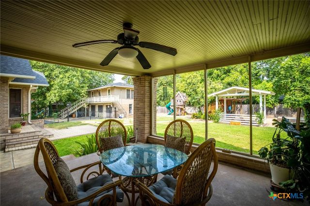 390 S Guenther Avenue, New Braunfels, TX 78130